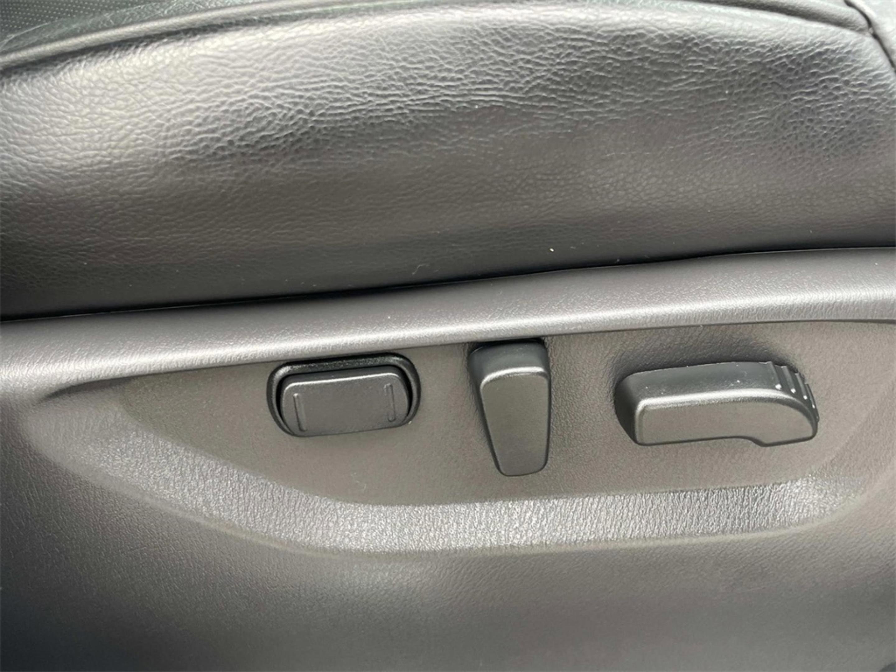 Used 2024 Nissan Armada SL w/ Captain's Chairs Package image 24