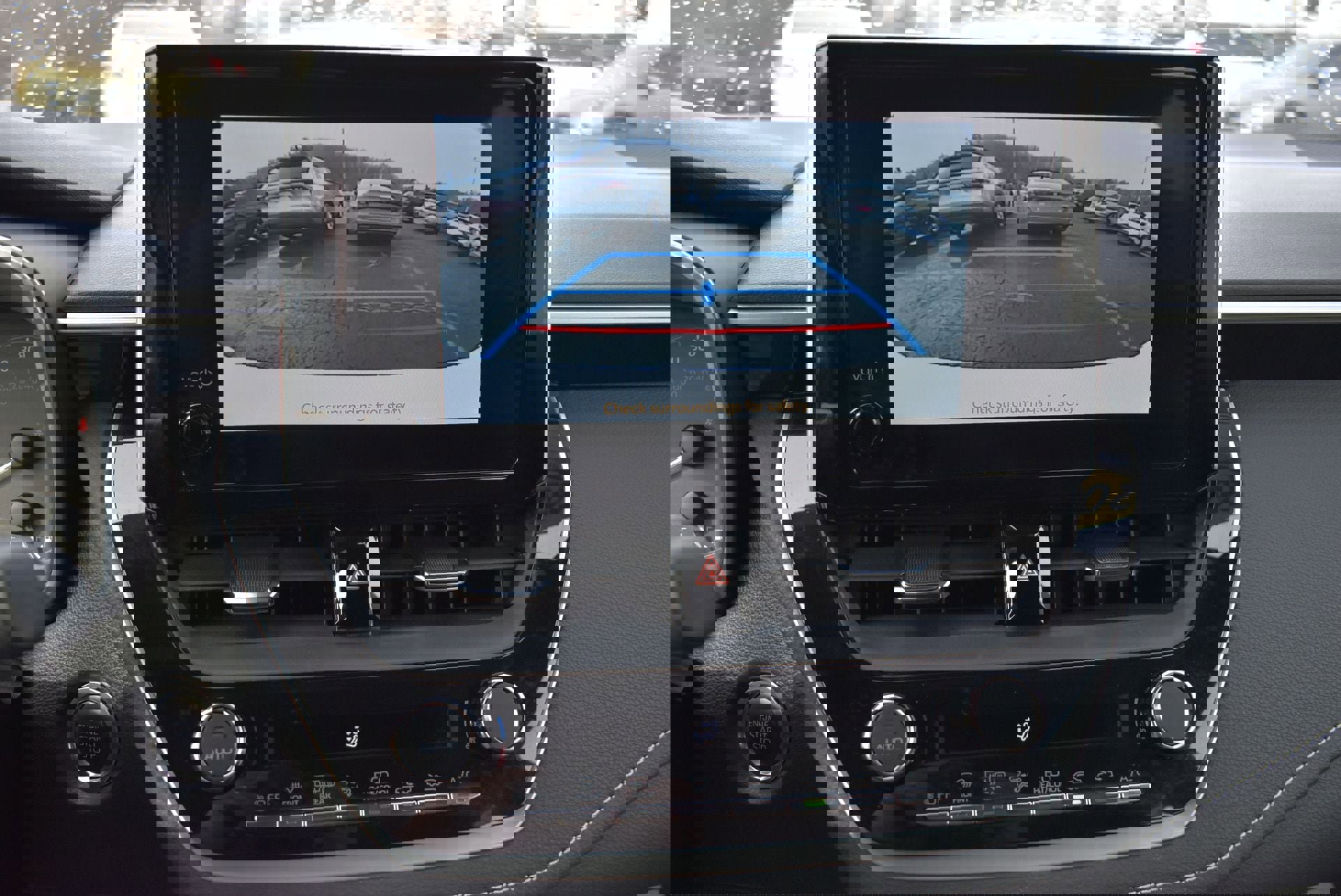 Used 2025 Toyota Corolla SE w/ SE Package image 23