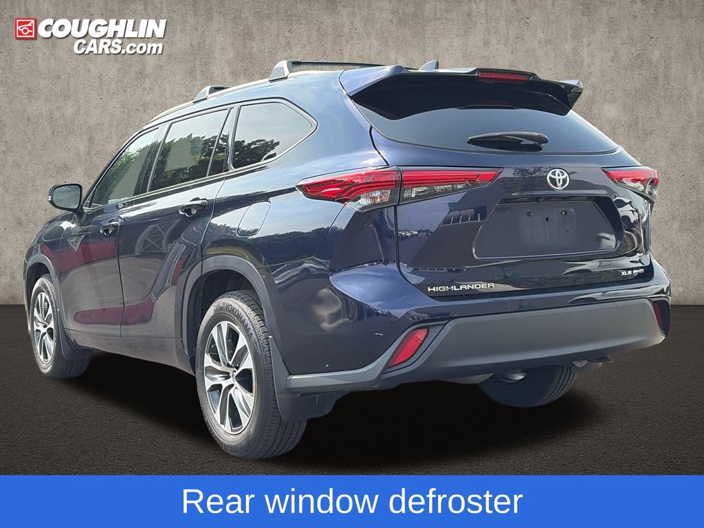 Used 2022 Toyota Highlander XLE AWD/4WD image 6