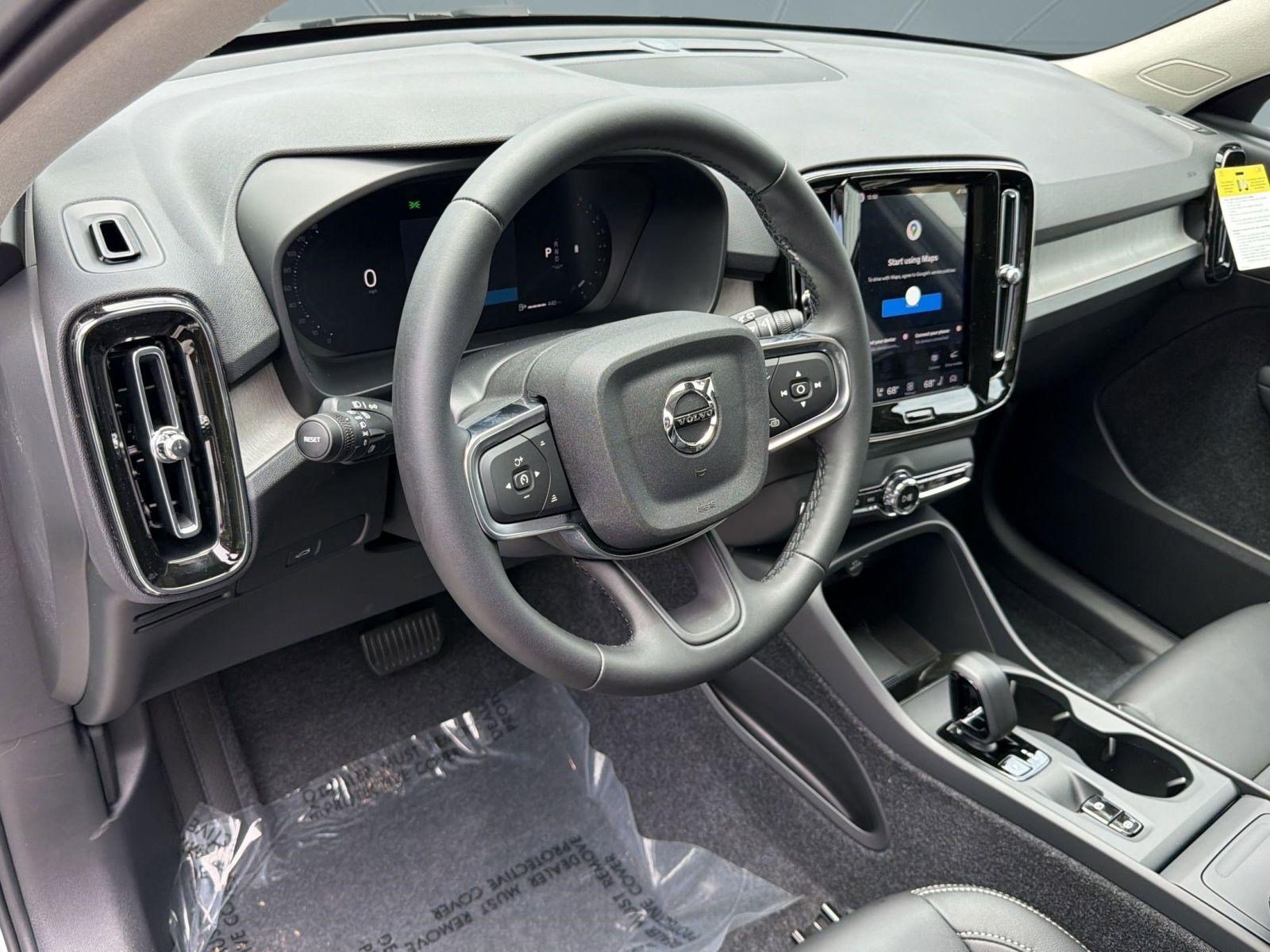 New 2026 Volvo XC40 B5 Core w/ Climate Package AWD/4WD image 4