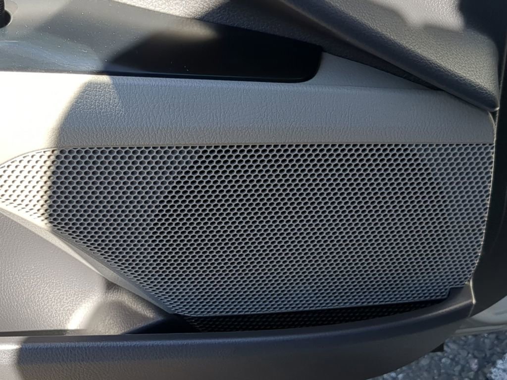 Used 2018 Toyota Camry SE w/ Moonroof Package FWD image 13