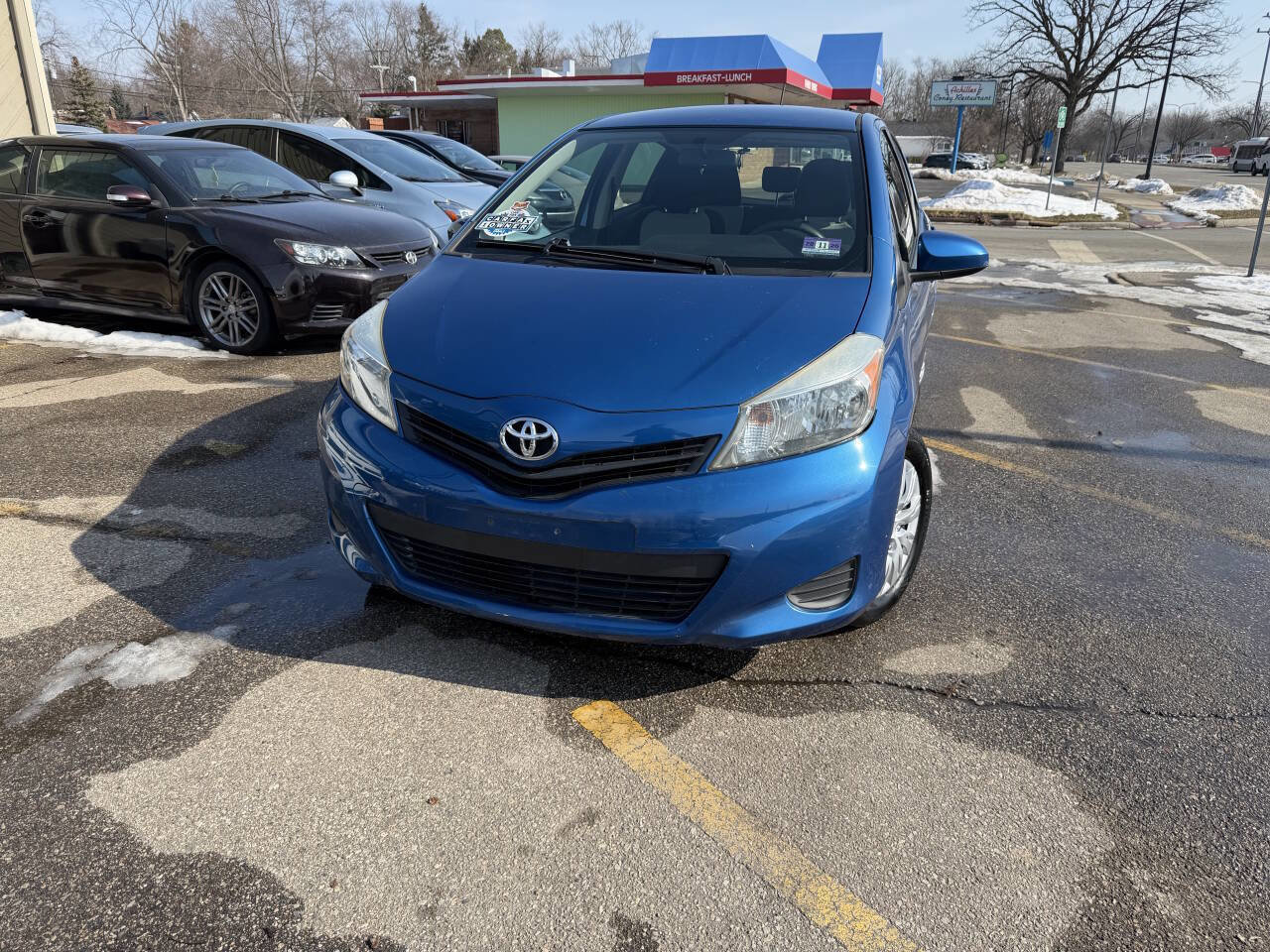 Used 2012 Toyota Yaris LE image 4