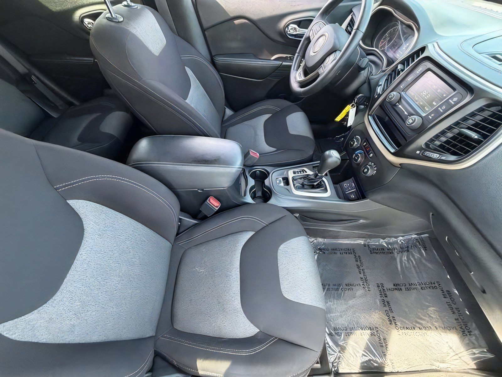 Used 2016 Jeep Cherokee Sport FWD image 10