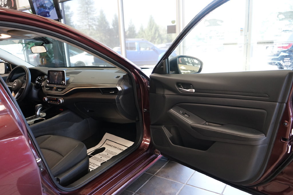 Used 2024 Nissan Altima 2.5 SV FWD image 39