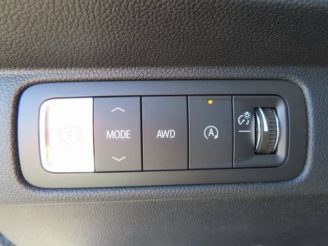 Used 2025 Chevrolet Traverse LT AWD/4WD image 31