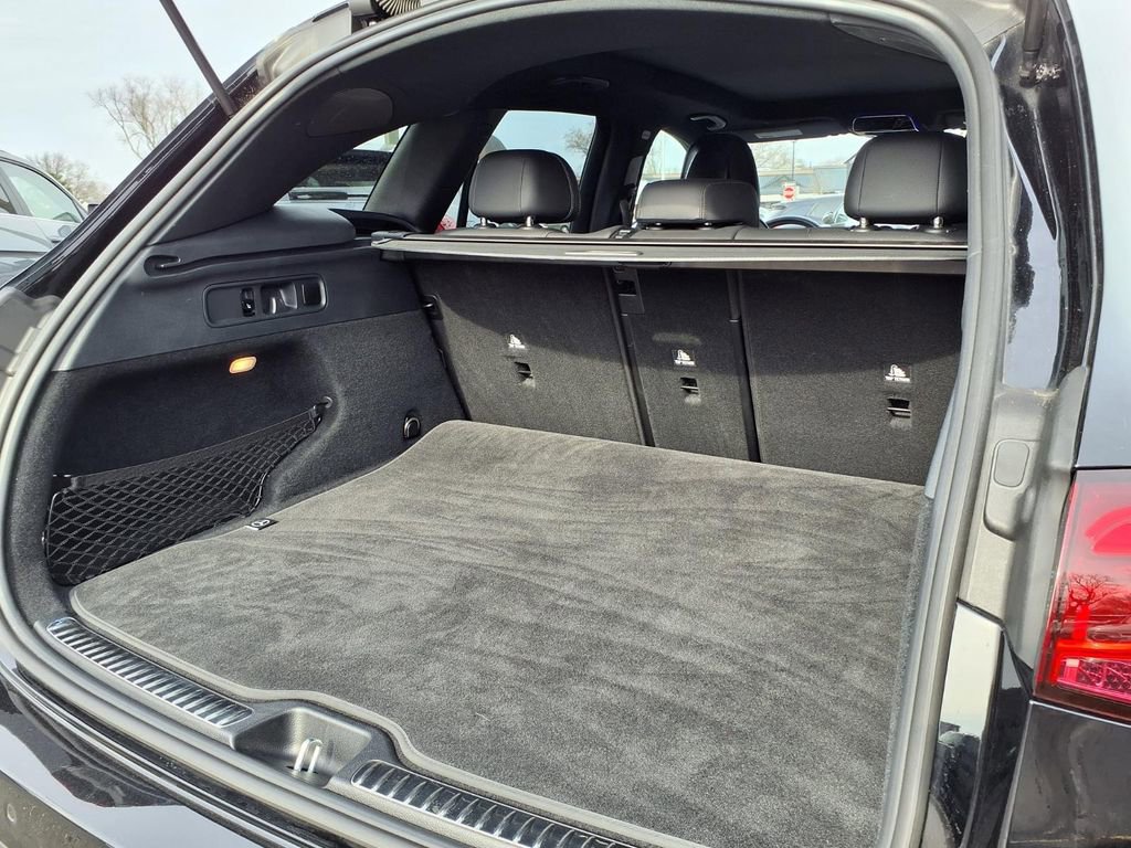 Used 2024 Mercedes-Benz GLC 300 image 19