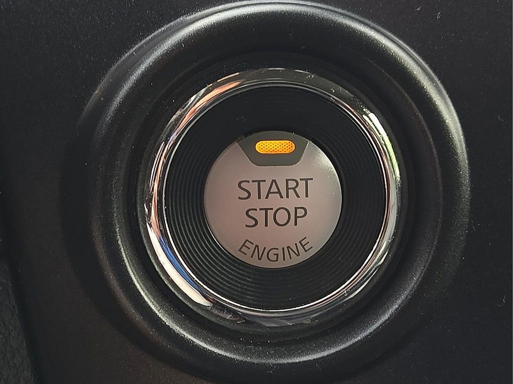 Used 2021 Nissan Titan PRO-4X w/ Pro-4x Convenience Package AWD/4WD image 16