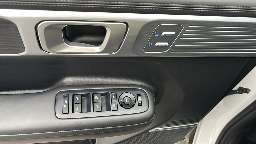 Used 2025 Hyundai Santa Fe Limited image 14