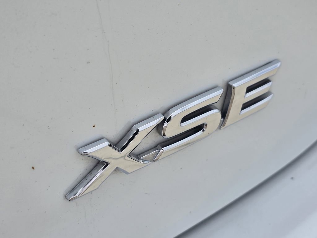 Used 2025 Toyota Camry XSE FWD image 8