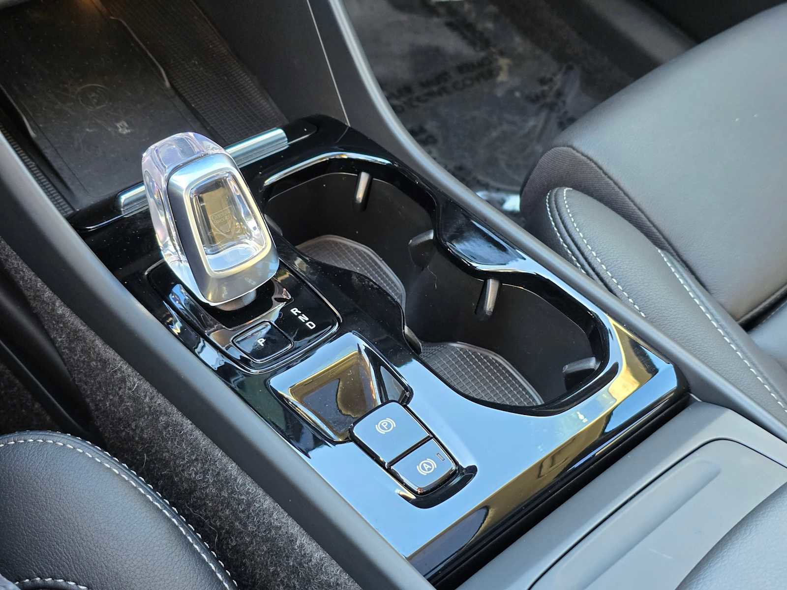 Used 2025 Volvo XC40 B5 Plus w/ Climate Package image 26