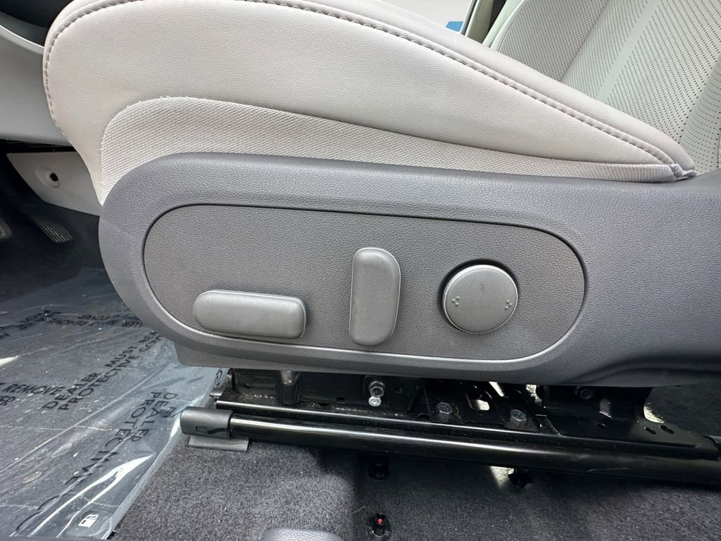 Used 2024 Hyundai Kona Limited FWD image 16