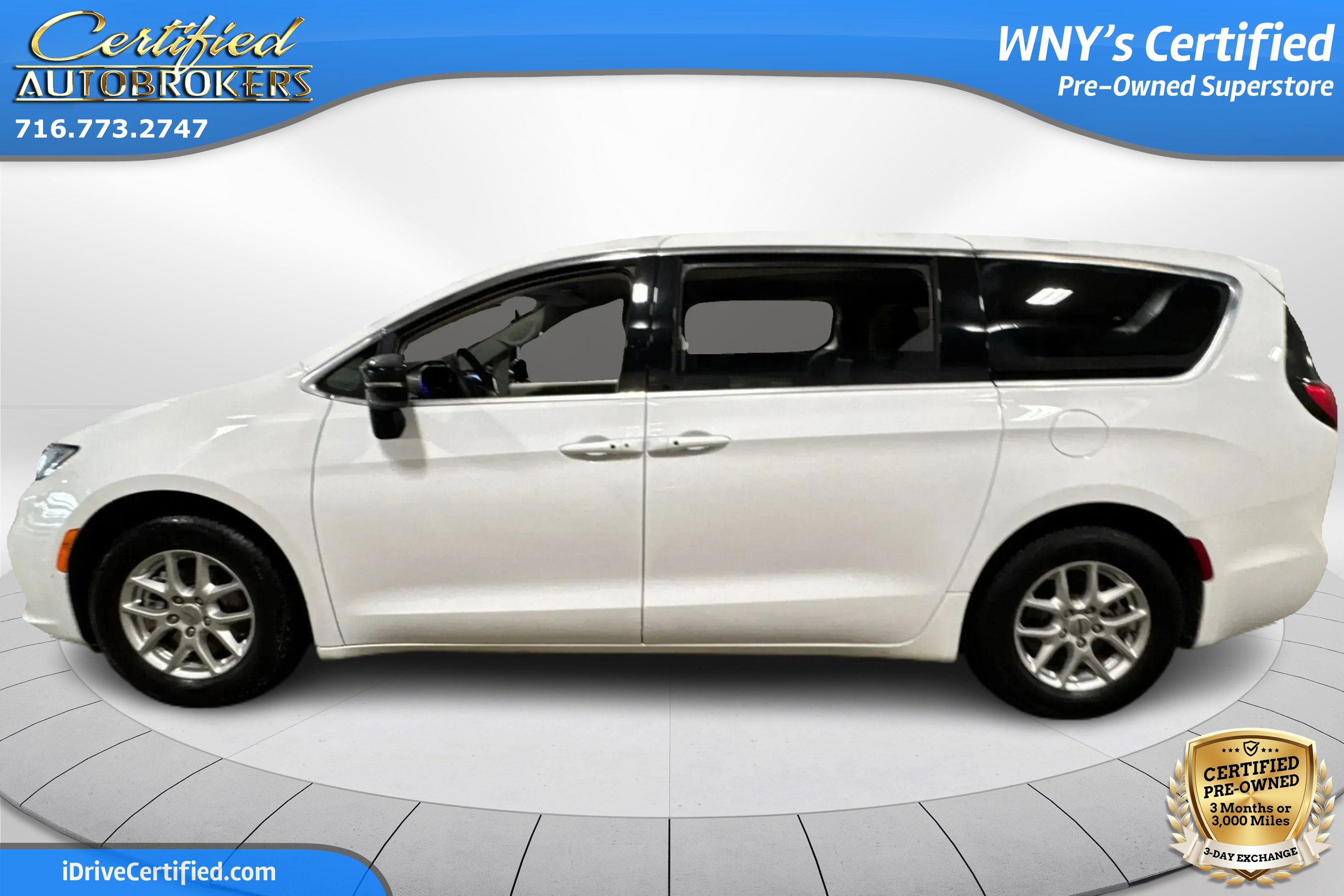 Used 2024 Chrysler Pacifica Touring-L FWD image 9