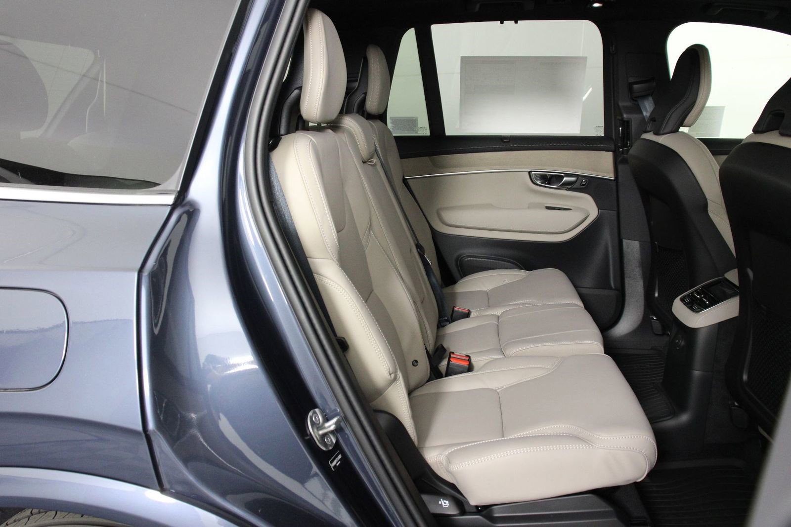 New 2026 Volvo XC90 T8 Ultra w/ Protection Package Premier image 11