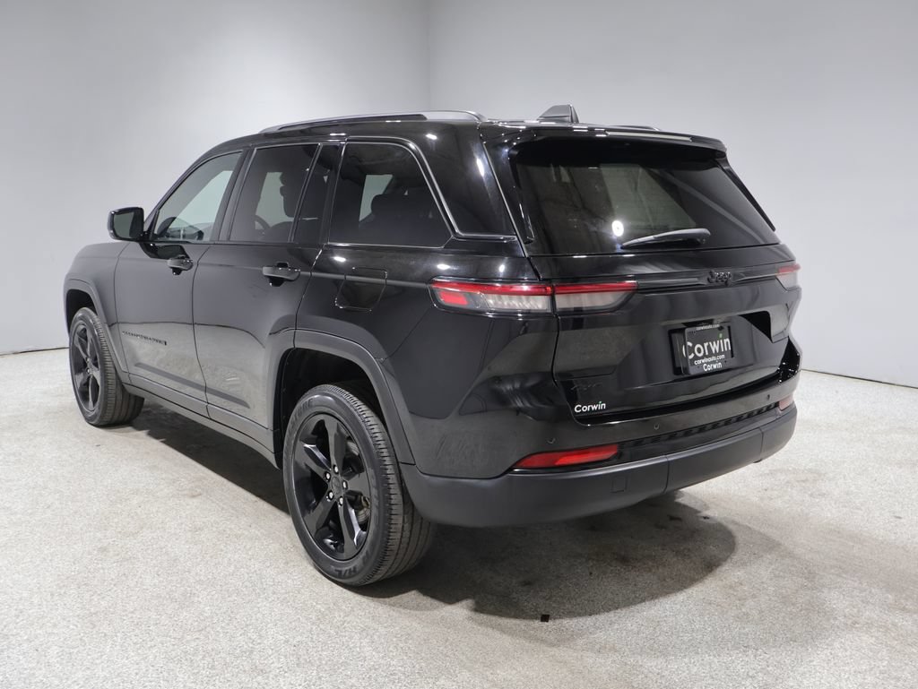 Used 2023 Jeep Grand Cherokee Altitude AWD/4WD image 6