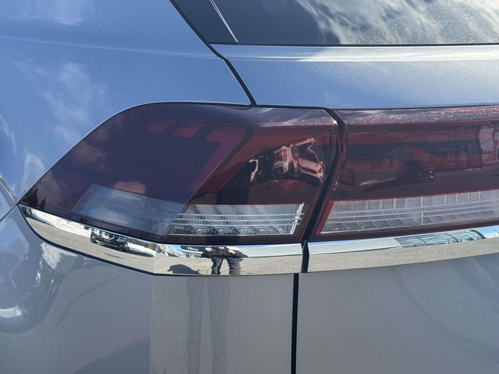 Used 2024 Volkswagen Atlas Cross Sport SEL R-Line image 10