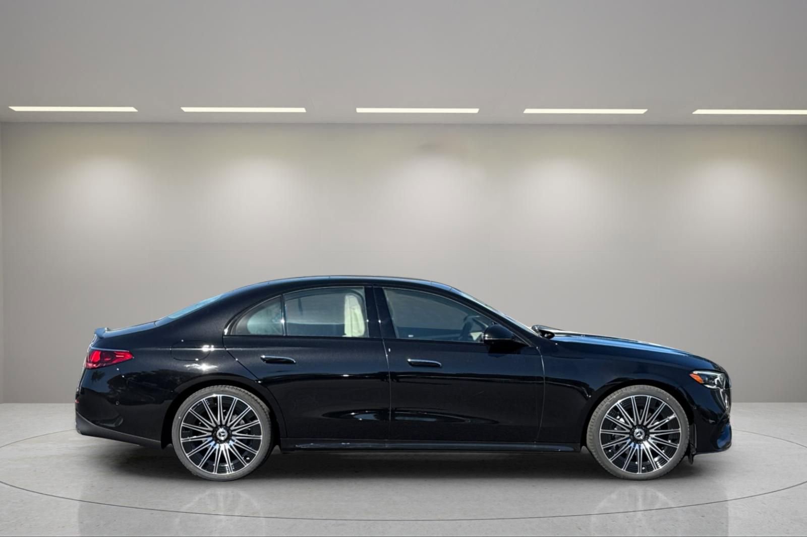 New 2026 Mercedes-Benz E 350 4MATIC Sedan image 3