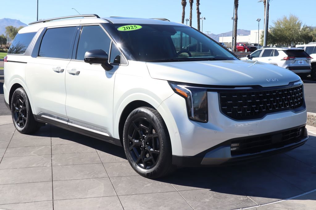 Used 2025 Kia Carnival SX Prestige image 3
