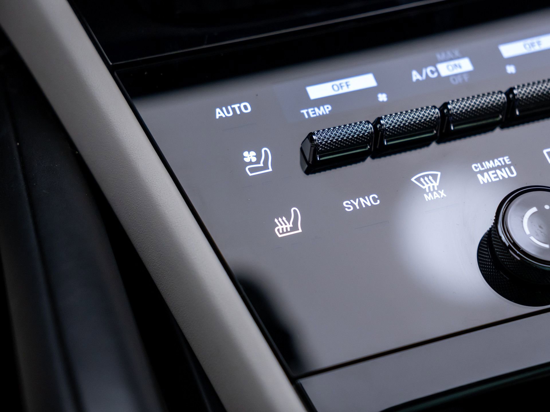 Certified 2025 Porsche Cayenne Coupe AWD/4WD image 29