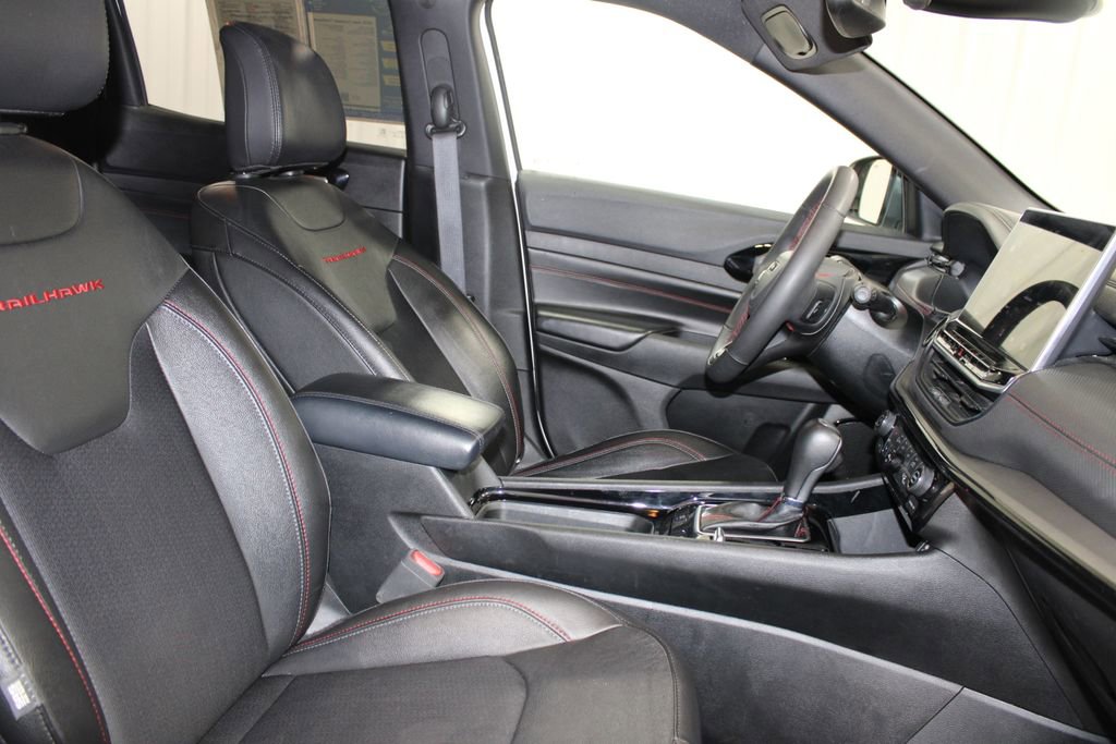 Used 2025 Jeep Compass Trailhawk AWD/4WD image 31