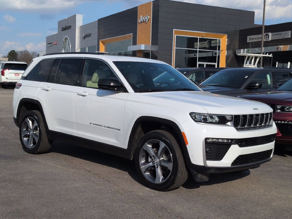 New 2026 Jeep Grand Cherokee Limited w/ Luxury Tech Group II AWD/4WD image 2