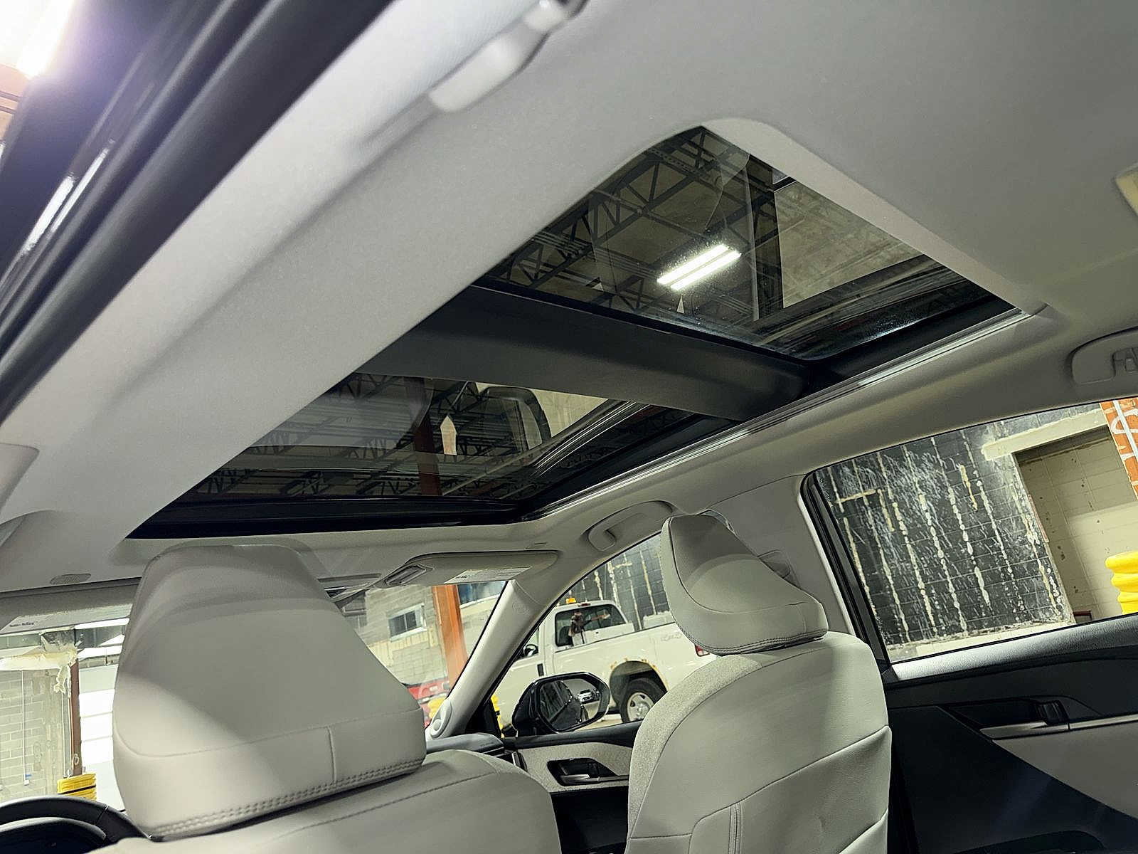 Used 2025 Toyota Camry XLE w/ Premium Plus Package image 24