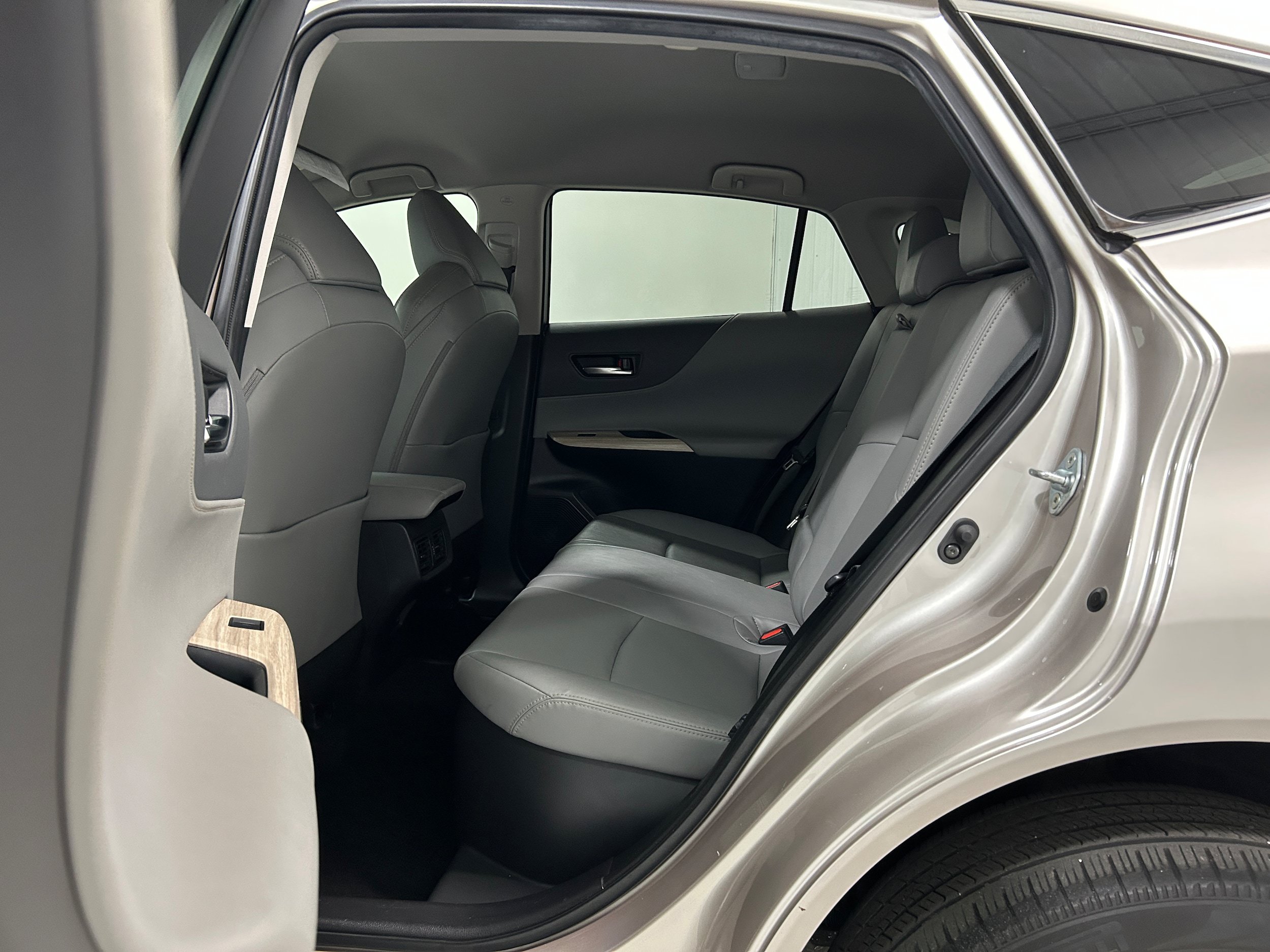 Used 2022 Toyota Venza XLE AWD/4WD image 27