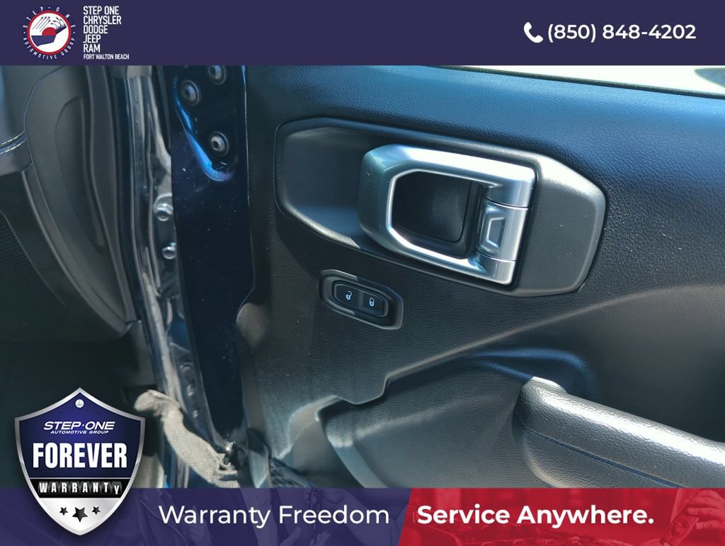 Used 2025 Jeep Wrangler Unlimited Rubicon w/ Convenience Group AWD/4WD image 32