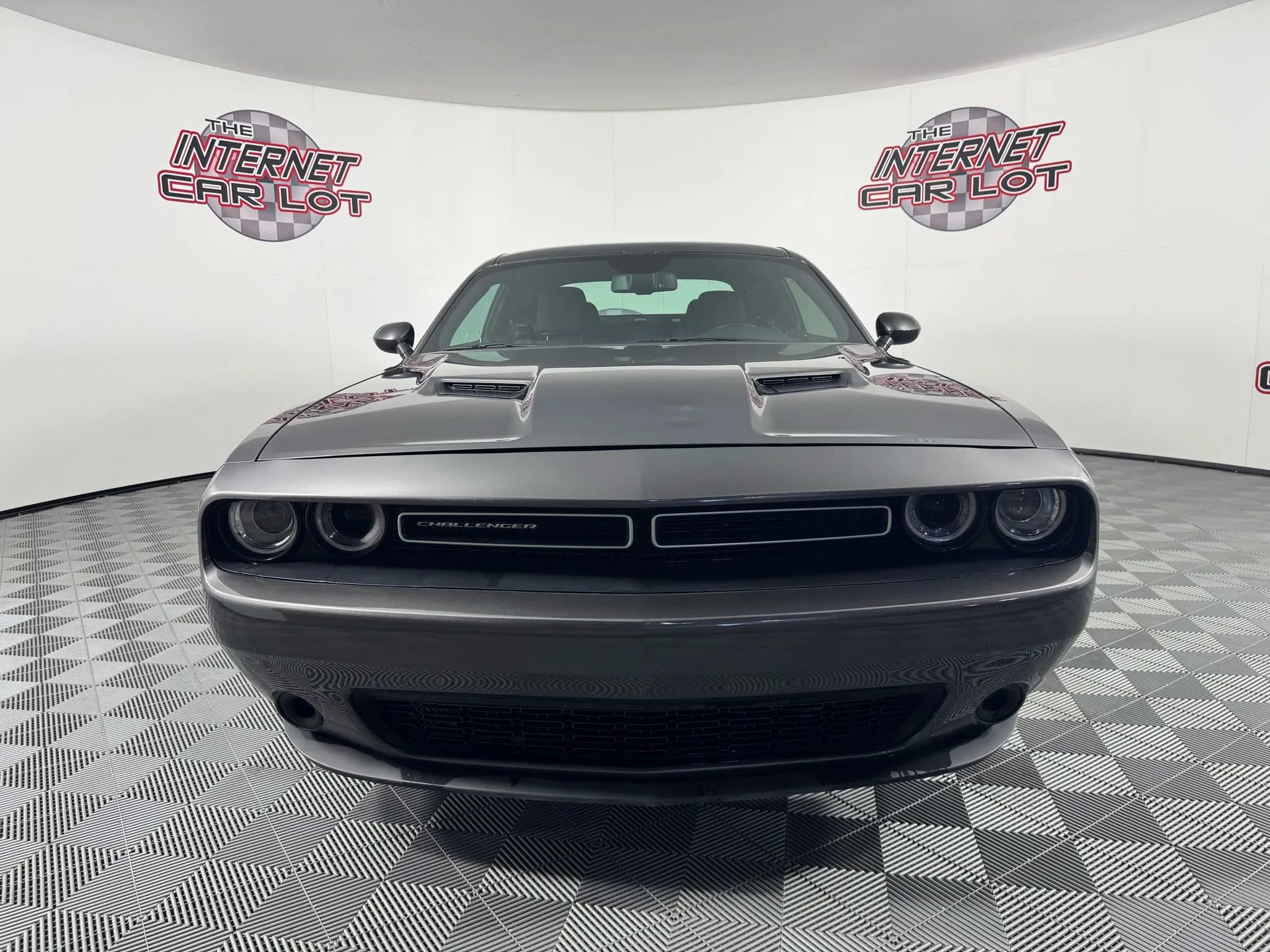 Used 2021 Dodge Challenger SXT image 2