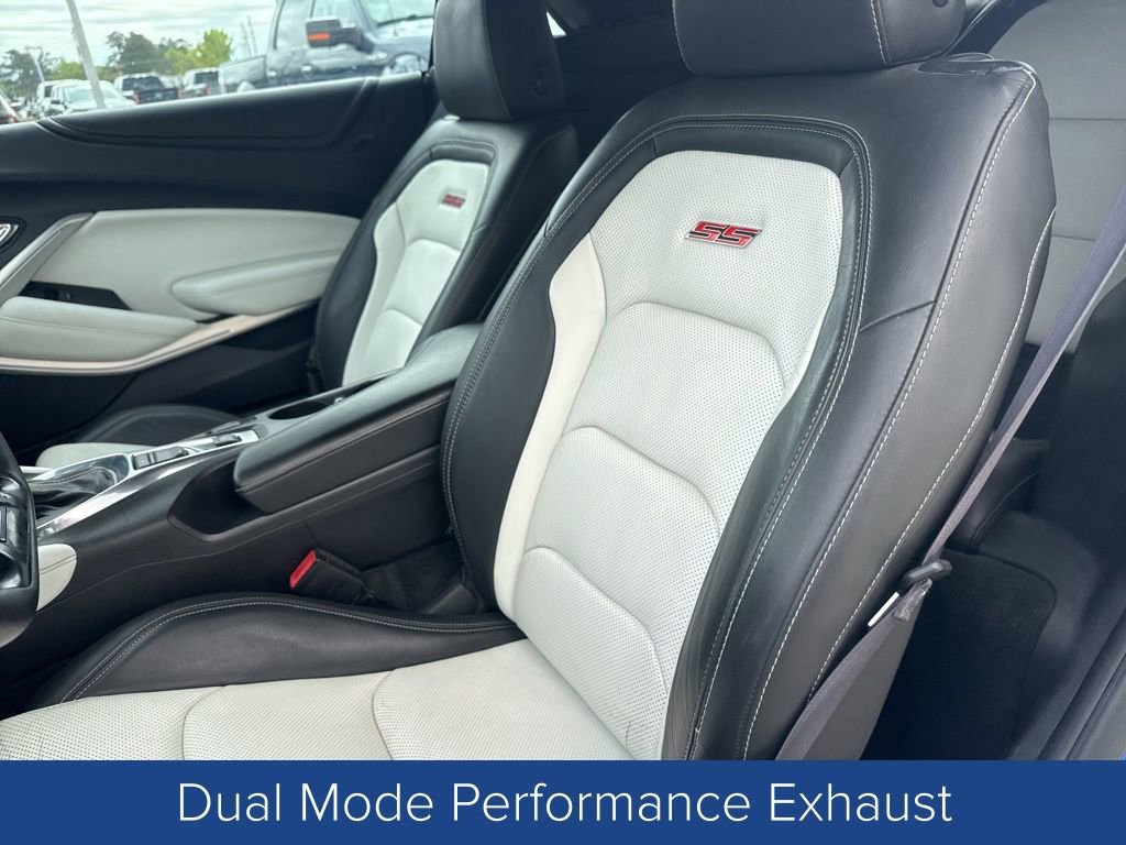 Used 2016 Chevrolet Camaro SS image 9