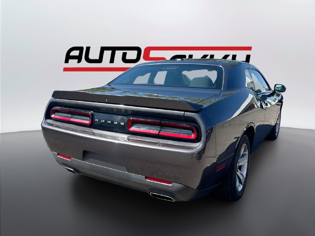Used 2022 Dodge Challenger SXT RWD image 7