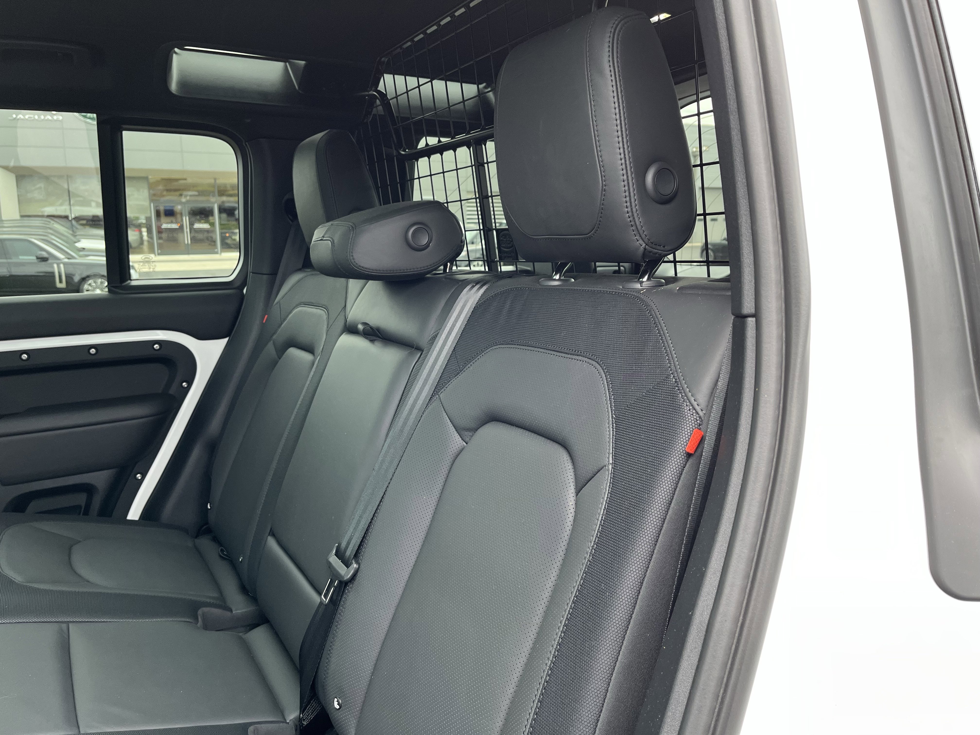 Certified 2024 Land Rover Defender 110 X-Dynamic SE AWD/4WD image 33