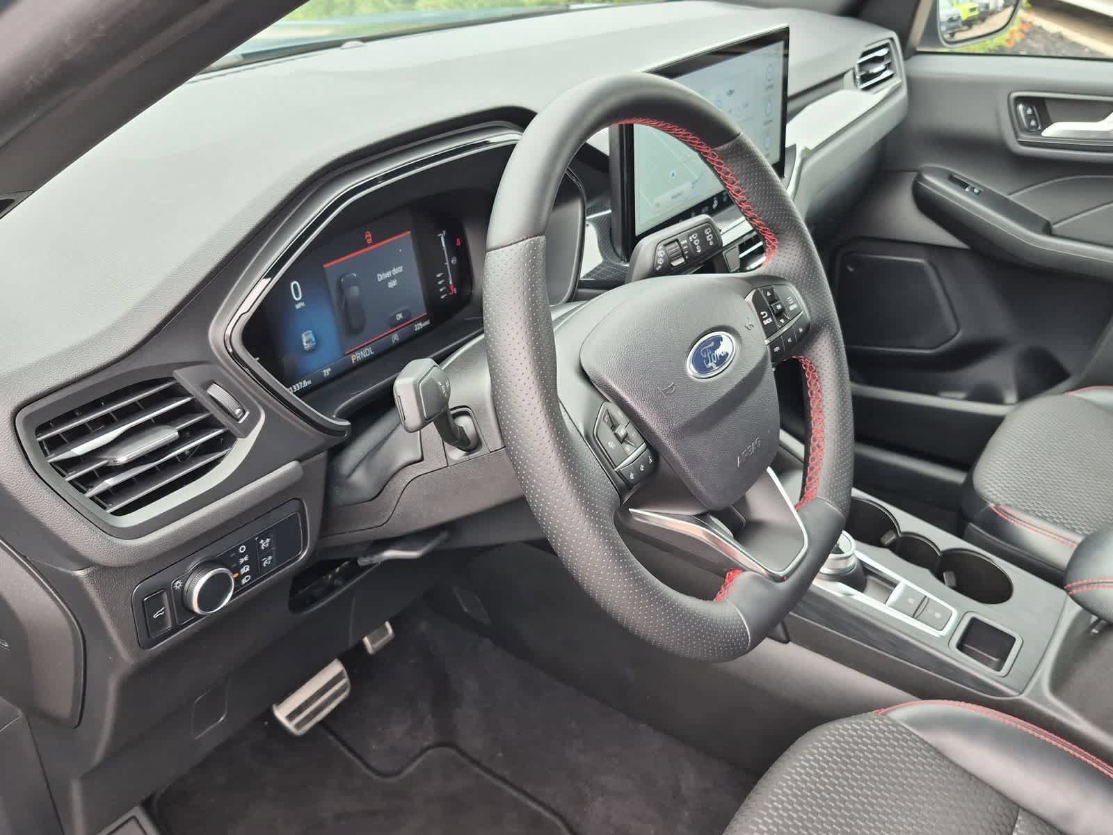 Used 2024 Ford Escape ST-Line w/ Tech Pack #1 AWD/4WD image 10