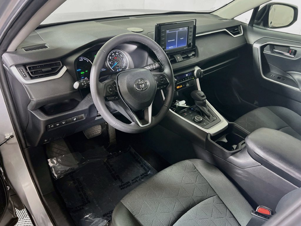 Certified 2020 Toyota RAV4 XLE w/ XLE Grade Weather Package AWD/4WD image 9
