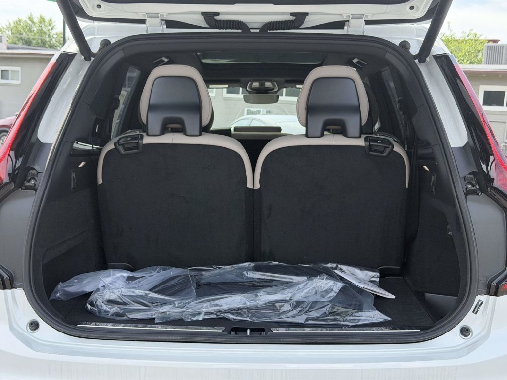 New 2026 Volvo XC90 B6 Plus AWD/4WD image 13
