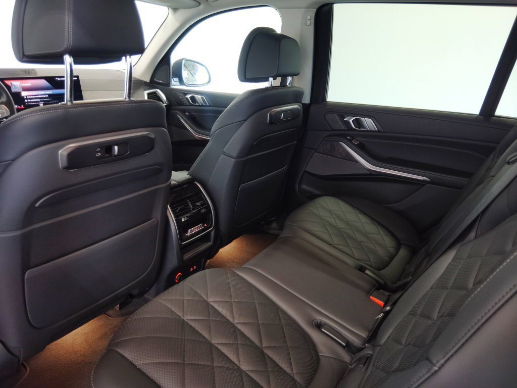 Used 2023 BMW X7 xDrive40i w/ Premium Package AWD/4WD image 47