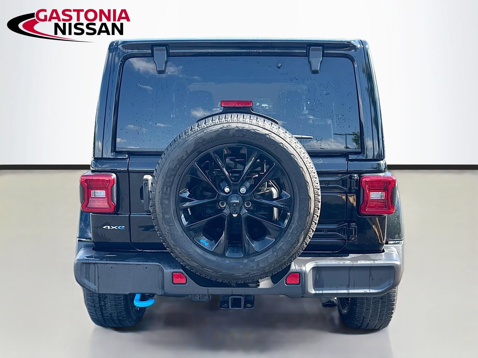 Used 2023 Jeep Wrangler Unlimited Sahara w/ Cold Weather Group AWD/4WD image 7