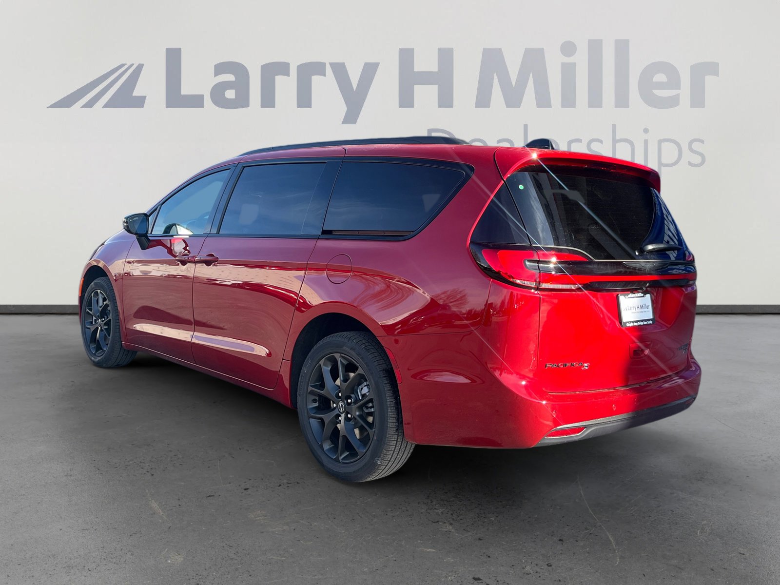 New 2026 Chrysler Pacifica Limited image 3