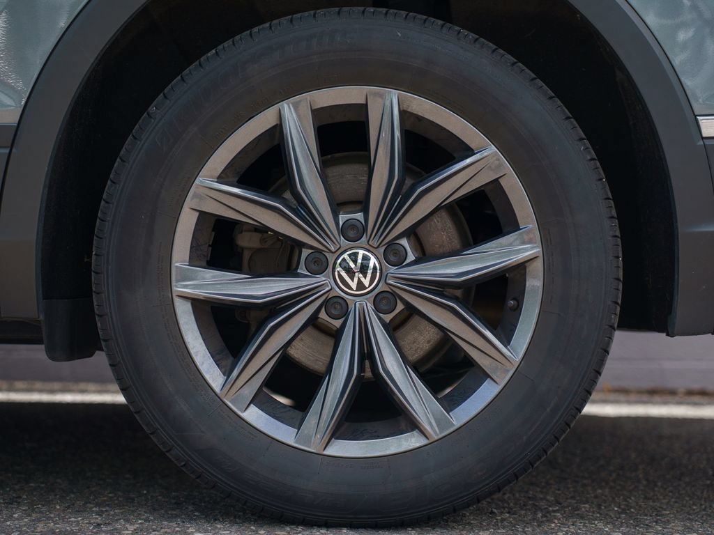 Used 2023 Volkswagen Tiguan SE AWD/4WD image 13
