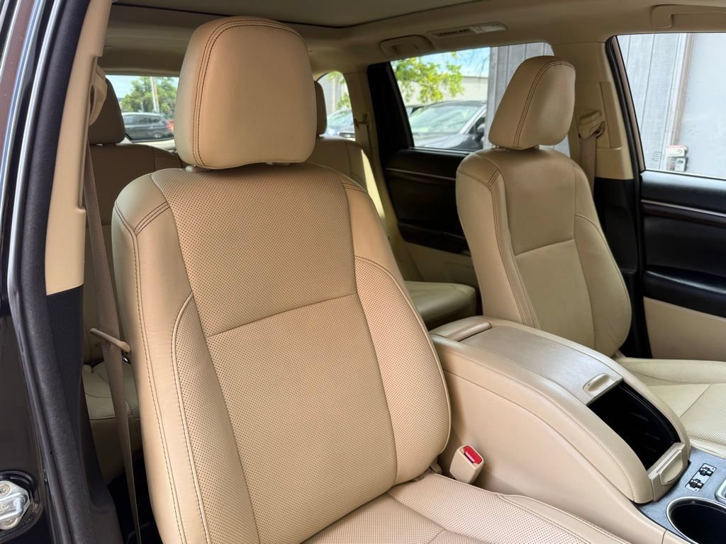 Used 2016 Toyota Highlander Limited Platinum AWD/4WD image 24