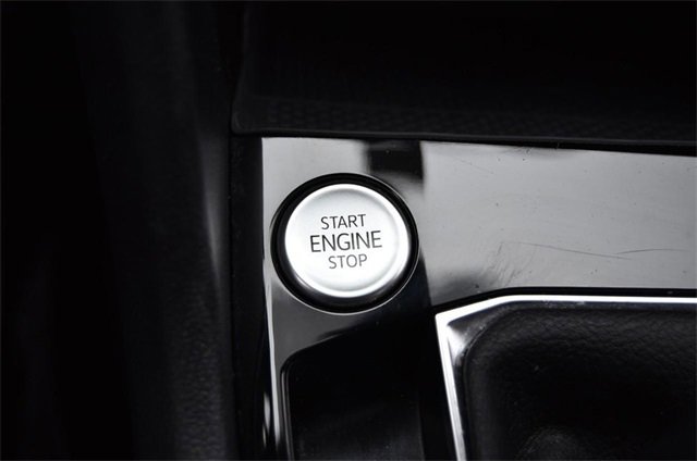 Certified 2022 Volkswagen Taos SEL w/ Panoramic Sunroof Package image 17