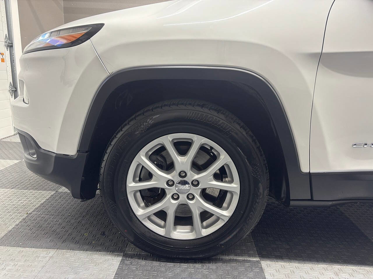 Used 2014 Jeep Cherokee Latitude AWD/4WD image 12