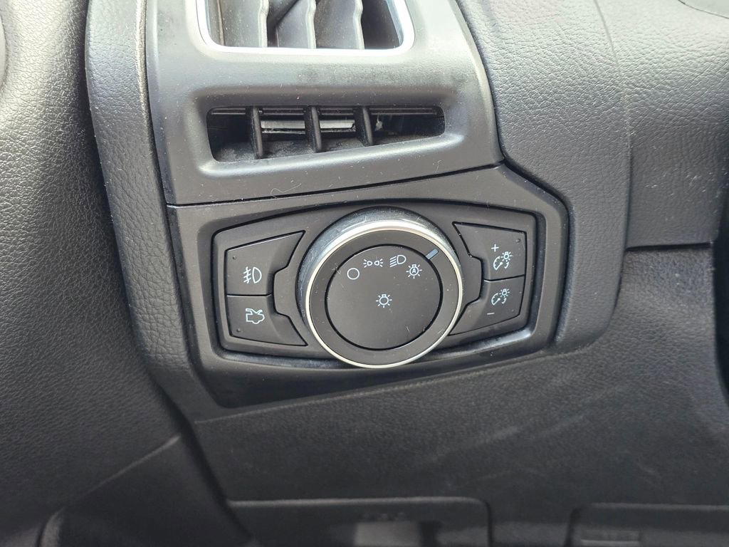 Used 2018 Ford Focus Titanium FWD image 18