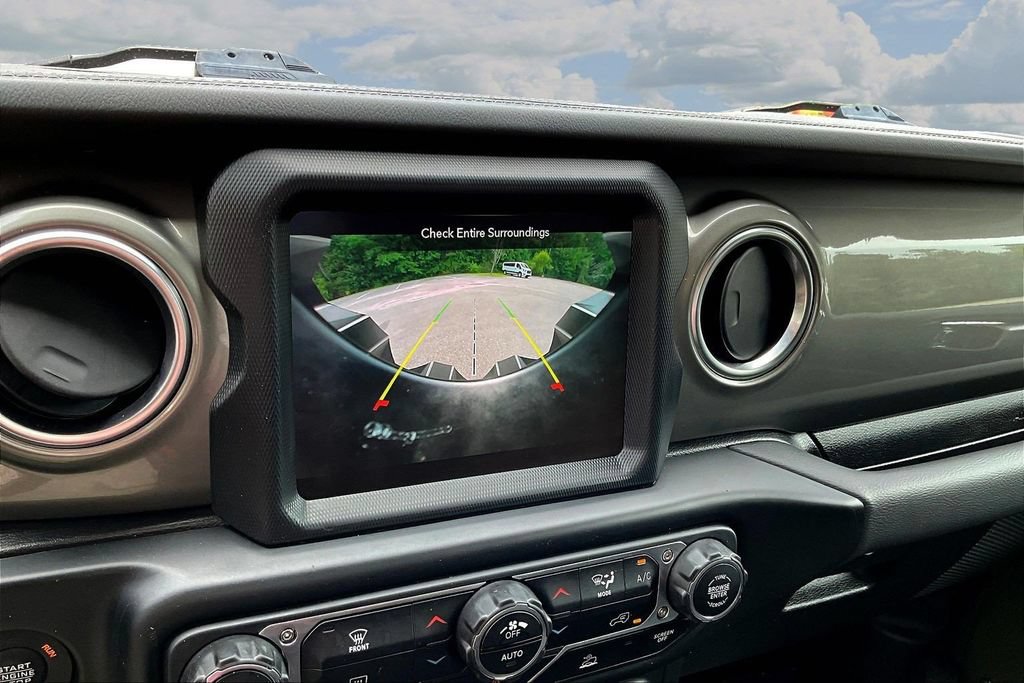 Used 2022 Jeep Wrangler Unlimited Sahara AWD/4WD image 16