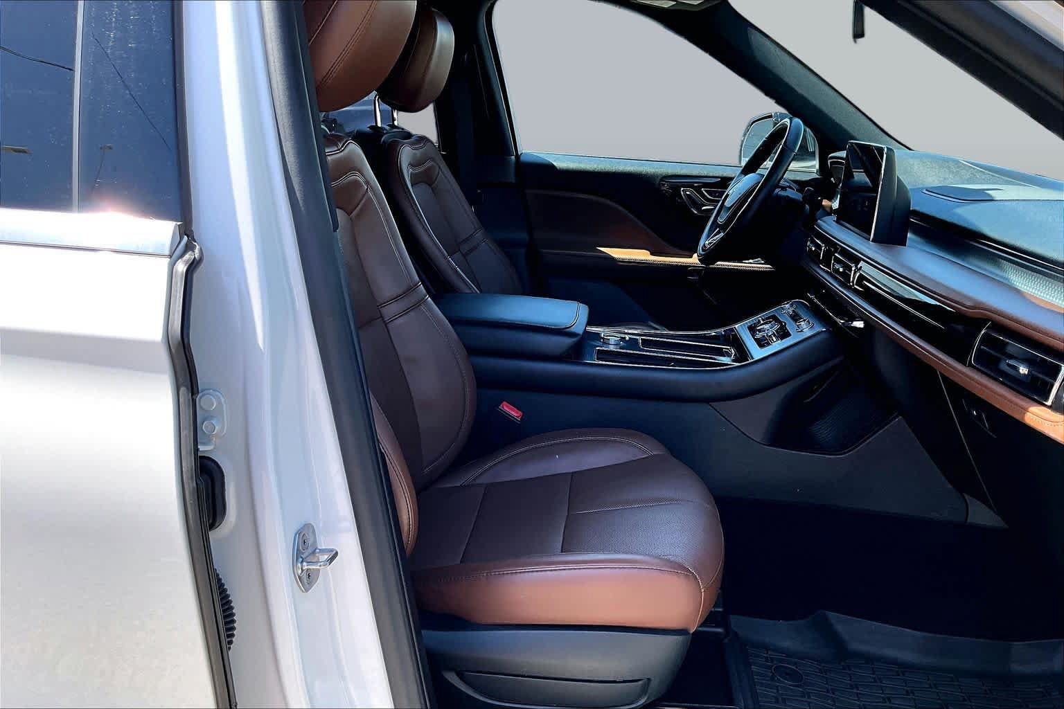 Used 2020 Lincoln Aviator Grand Touring w/ Elements Package Plus AWD/4WD image 11