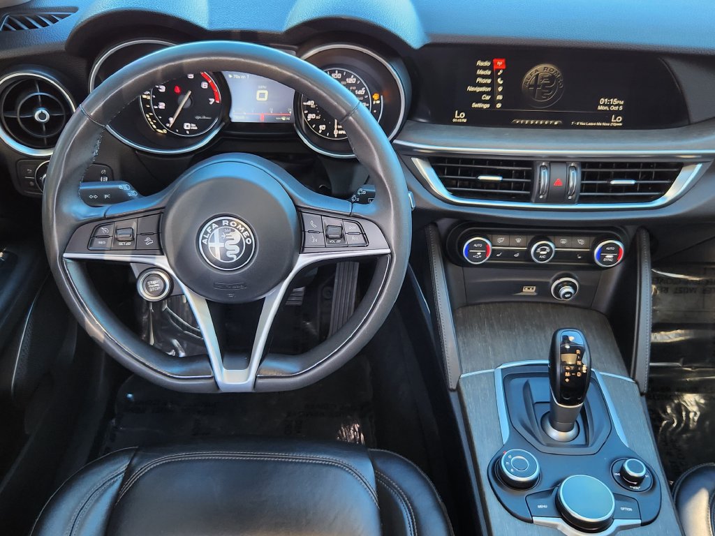 Used 2018 Alfa Romeo Stelvio Ti AWD/4WD image 3