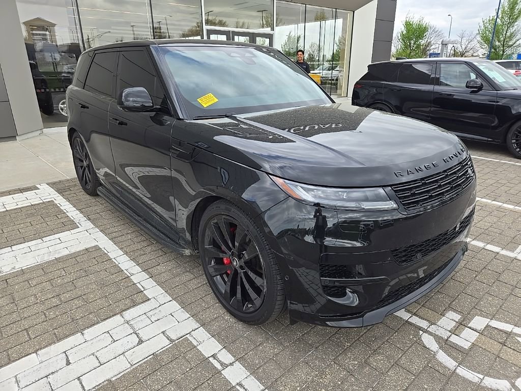 Used 2024 Land Rover Range Rover Sport Dynamic SE image 3