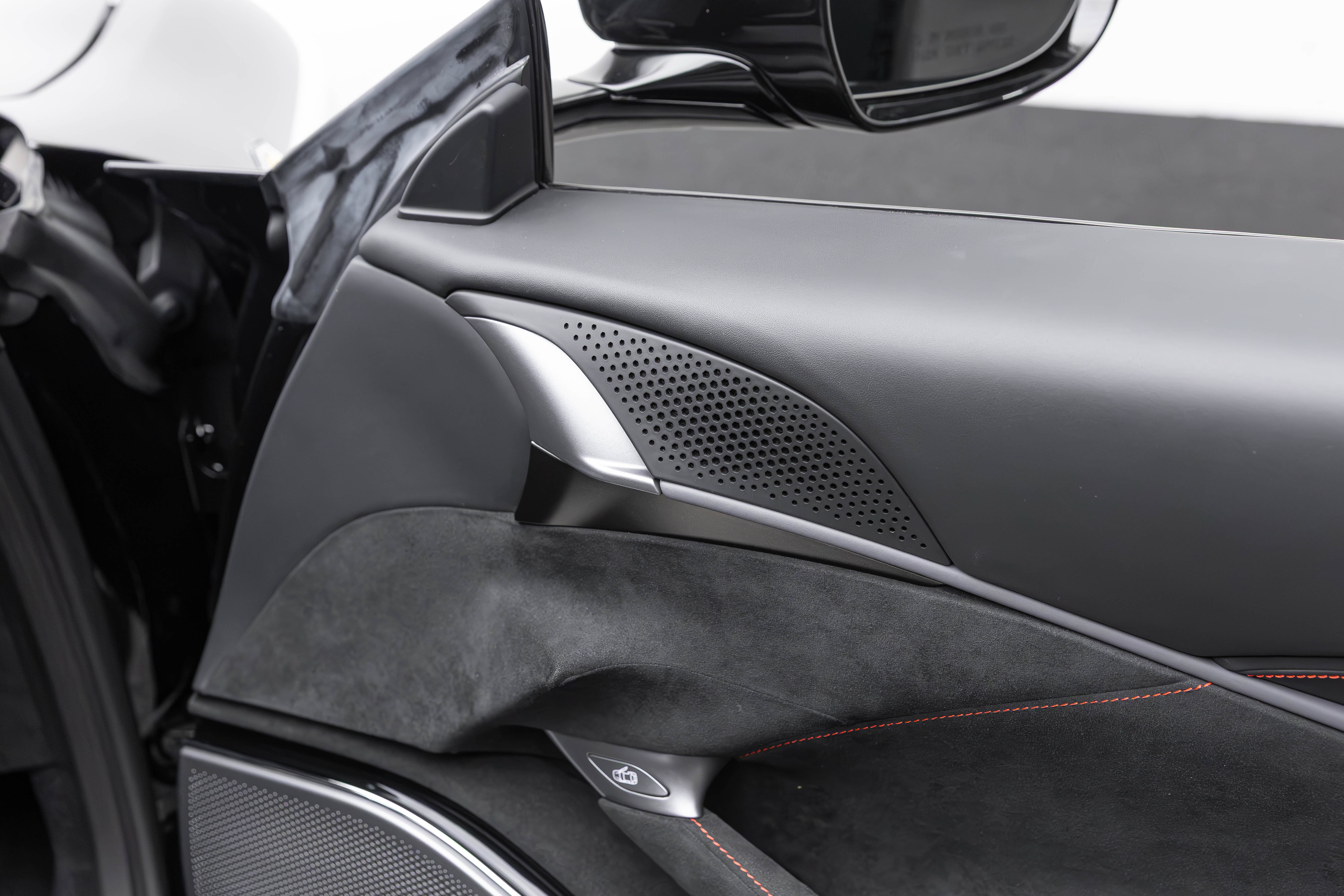 Certified 2025 Ferrari Roma Spider RWD image 18