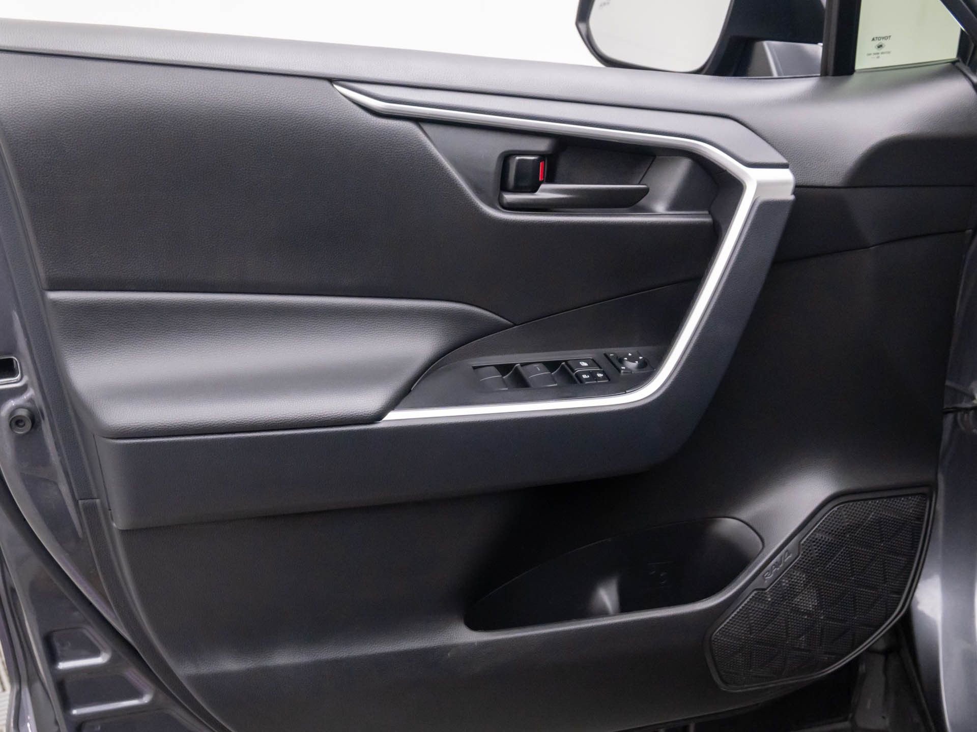 Used 2025 Toyota RAV4 LE image 14