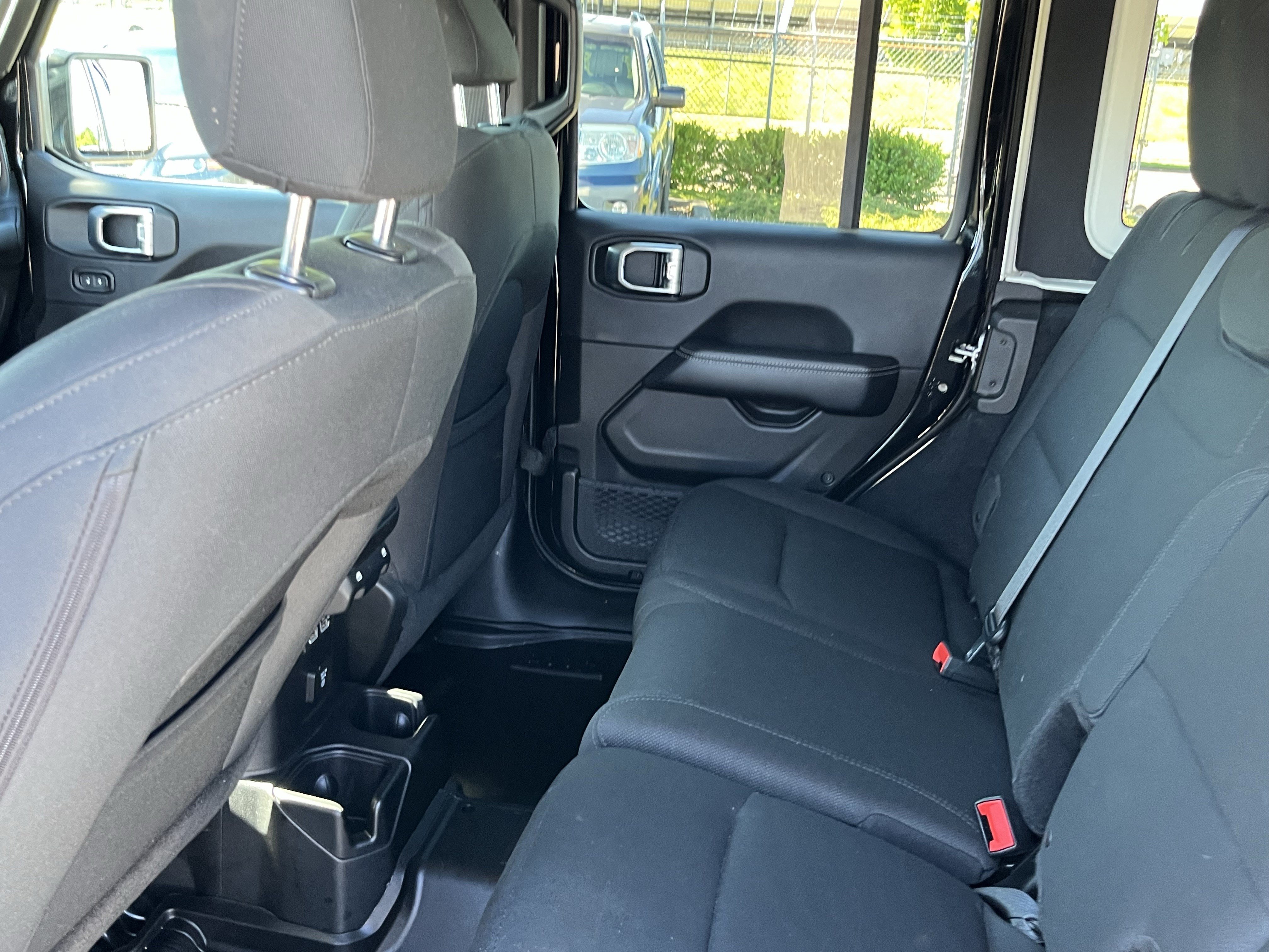 Used 2018 Jeep Wrangler Unlimited Sahara w/ LED Lighting Group AWD/4WD image 14