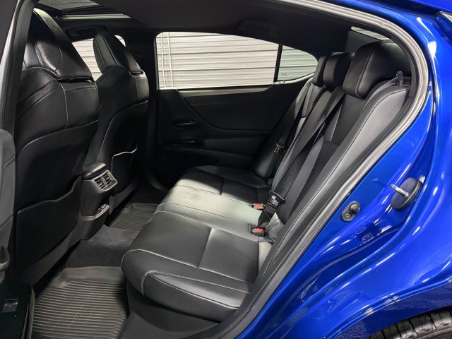 Used 2023 Lexus ES 300h F Sport image 16